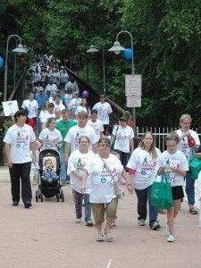 Participants begin the walk for Every Step Counts 2013.